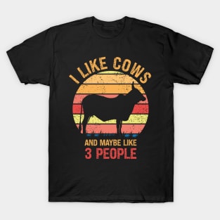 Funny I LIKE COWS AND MAYBE LIKE 3 PEOPLE Vintage Retro Sunset Distressed Cow Lover, Farmer Life Humor, Witty Farming Lover Saying T-Shirt